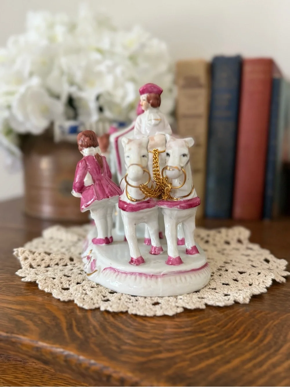 Elegant Pink and White Porcelain Carriage Figurine - Home Party Decor